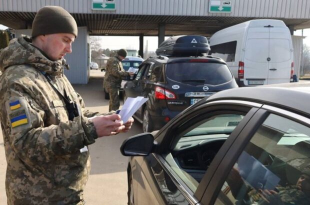 В Раде готовят запрет на выезд за границу для украинцев с »броней»: что известно о новой инициативе