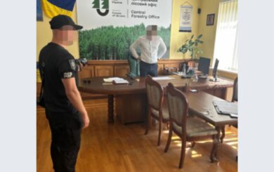 На Черкащині ДБР викрило лісника на вимаганні »данини» з підлеглих