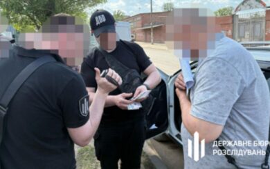 ДБР затримало поліцейського і колишнього військового за продаж фальшивих довідок про непридатність