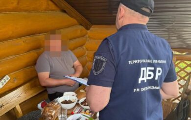 ”Тил за $5 тисяч”: на Хмельниччині бізнесмен торгував переведенням військових (відео)