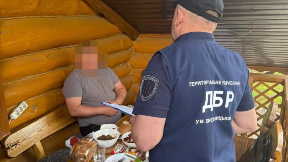 »Тыл за $5 тысяч»: в Хмельницкой области бизнесмен торговал переводом военных (видео)