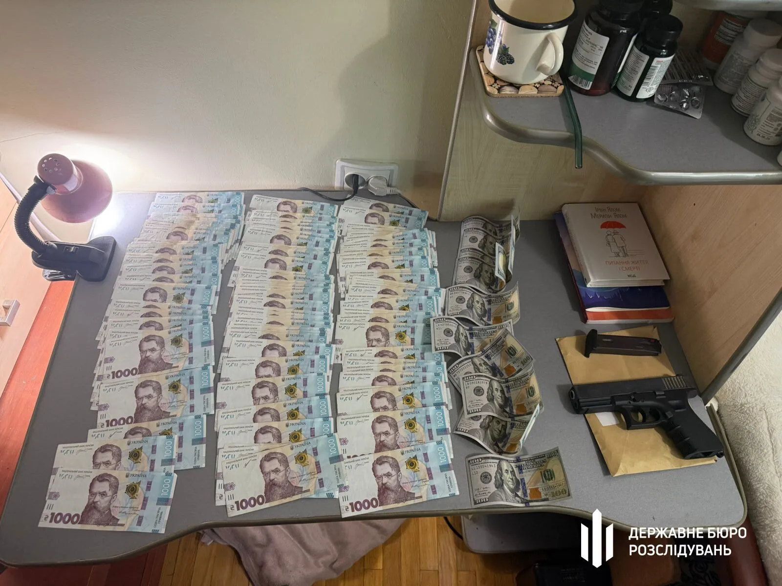 Зброя замість гуманітарки: правоохоронці викрили масштабну схему збуту (відео)