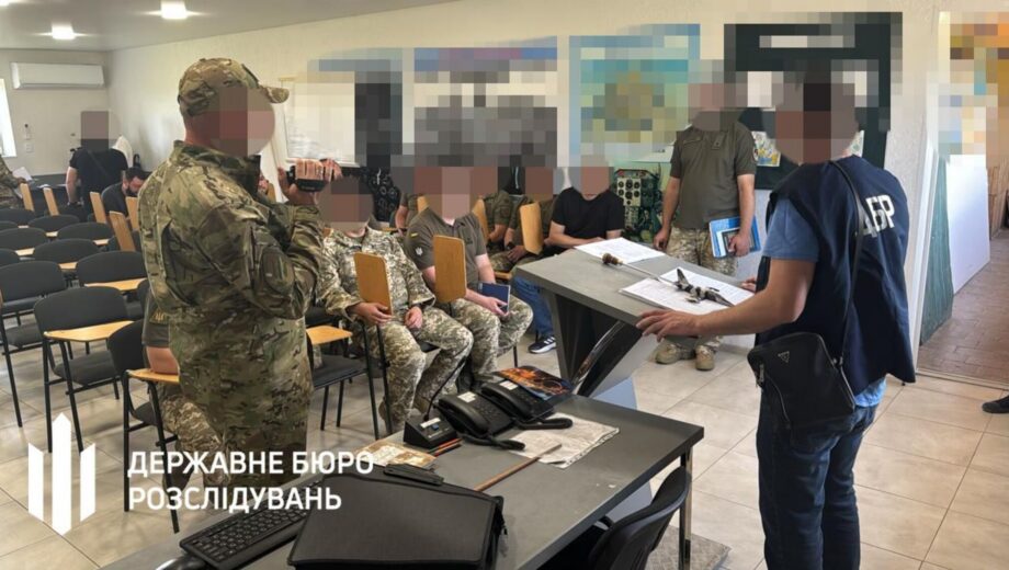 ДБР завершило расследование схемы присвоения горючего в авиационной бригаде
