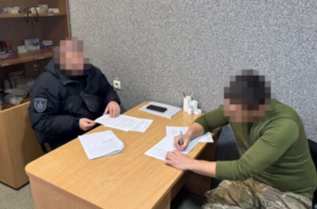 ГБР разоблачило военных ТЦК, которые переправили за границу более 10 уклонистов