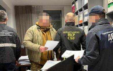 Брал деньги за самовольные выезды: командира воинской части разоблачили на коррупции