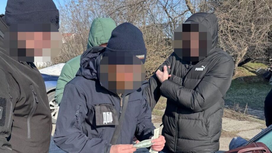 Пограничника подозревают во взяточничестве за пропуск авто без осмотра — ДБР