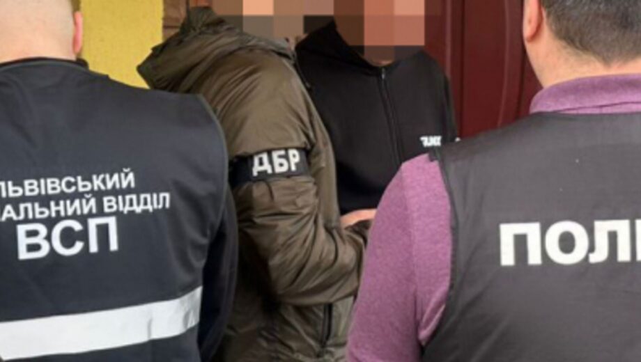 На Львівщині посадовець обіцяв ”викупити” чоловіка з ТЦК за 12 тисяч доларів – ДБР