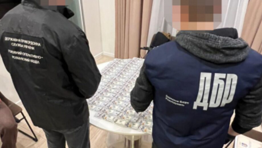 Схема на кордоні: на Львівщині митник і прикордонник переправляли чоловіків за паспортами померлих родичів