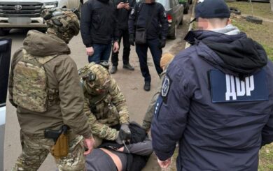 В Одесі викрили військового, який за $16 тисяч ”звільняв” від служби через фіктивні довідки
