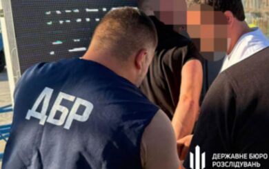 Закарпаття: ДБР затримало прикордонника, який переправляв призовників до Словаччини