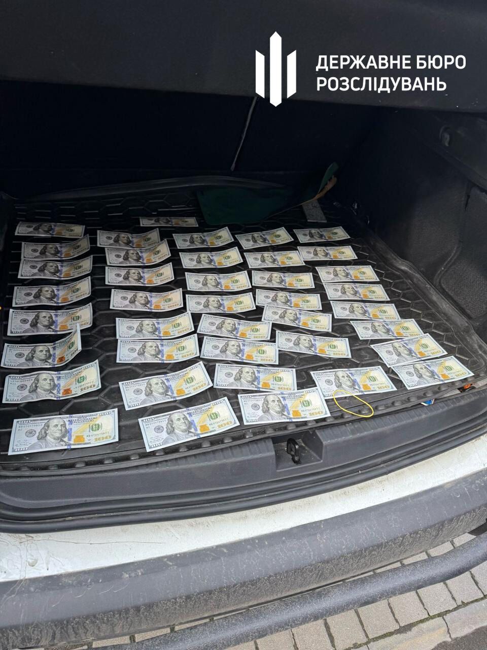 Незаконний виїзд ухилянта за $4 тисячі