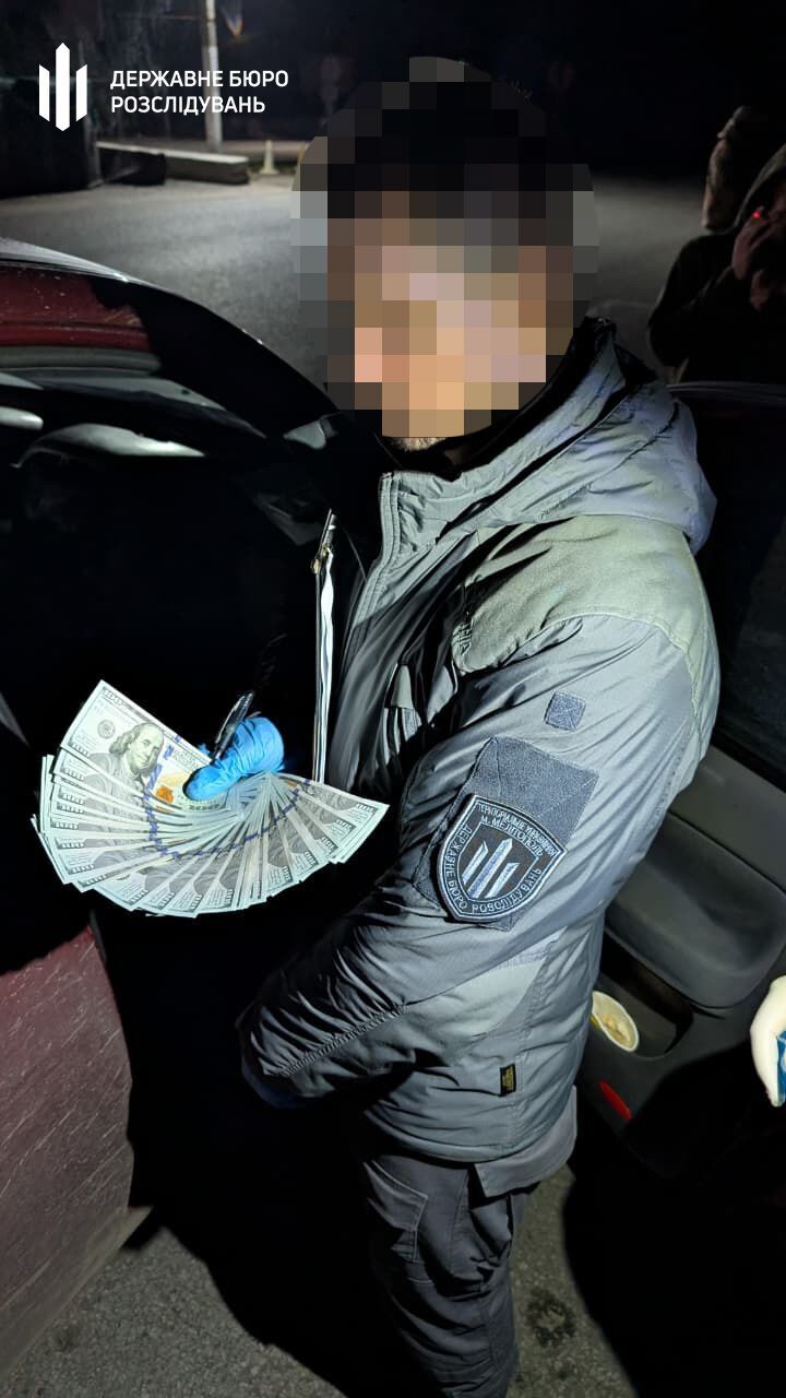 До 12 лет тюрьмы: дезертир зарабатывал на незаконном выезде военных