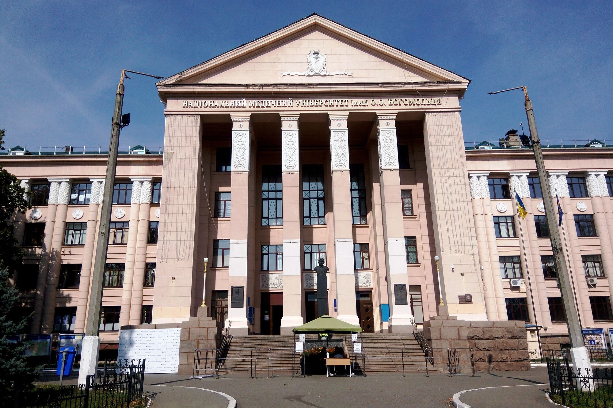 Богомольця корупція розкрадання