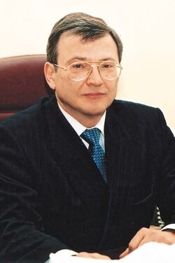Александр Неустроев