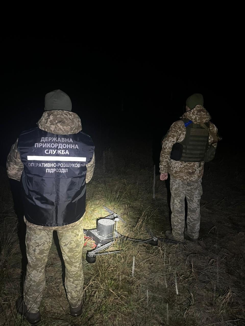 Прикордонники та СБУ збили квадрокоптер із наркотиками на Волині