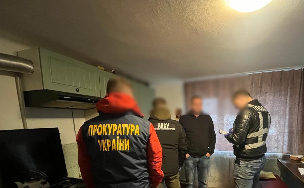Шахрай зі Львівщини допомагав ухилянтам тікати за кордон, вимагаючи 3 000 доларів