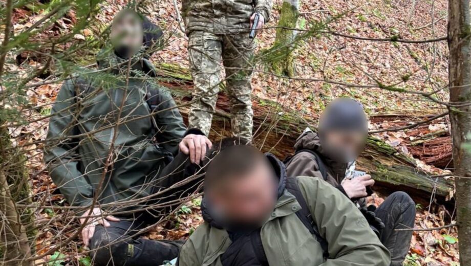 Уставших »альпинистов» нашли в горах: пограничники задержали житомирян