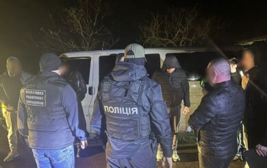 На кордоні оперативники зупинили організаторів, що переправляли клієнтів до Угорщини