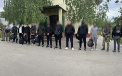 Затримано ”футбольну команду”: 11 чоловіків намагались незаконно перетнути кордон