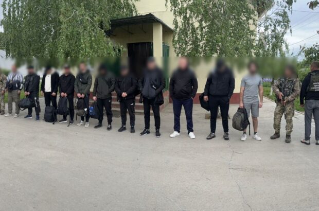 Задержана »футбольная команда»: 11 мужчин пытались незаконно пересечь границу