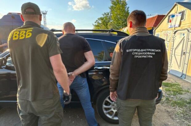 Пограничники вблизи Молдовы задержали одессита за незаконную переправу гражданина Украины через границу