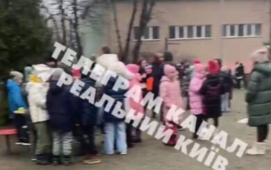 В столичной гимназии произошел пожар: детей эвакуировали
