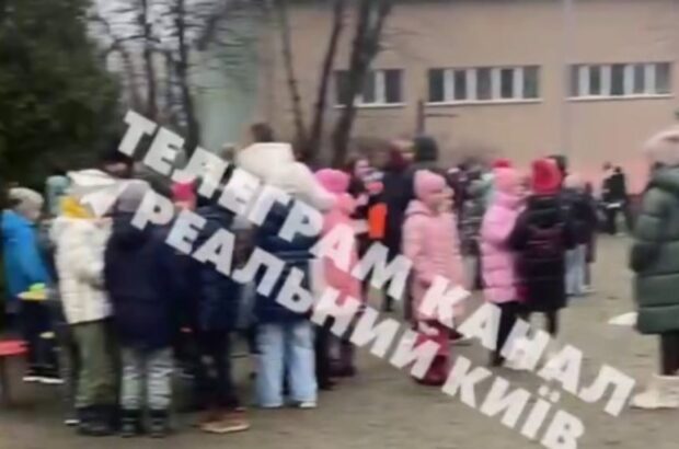 В столичной гимназии произошел пожар: детей эвакуировали