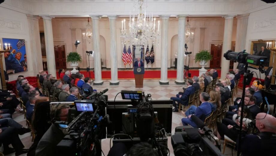 Трамп: США завершат операцию в Иране через 2-3 недели и не будут разблокировать Ормузский пролив