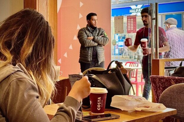 Costa Coffee найняла охоронців для захисту їжі від злодіїв: епідемія крадіжок у Британії