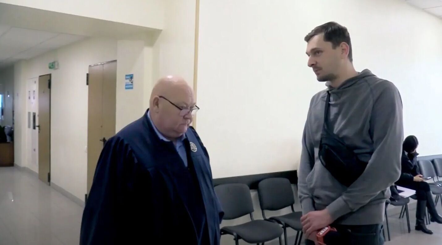Судья Рыбак перед заседанием призвал журналистов ''не считать чужие деньги''