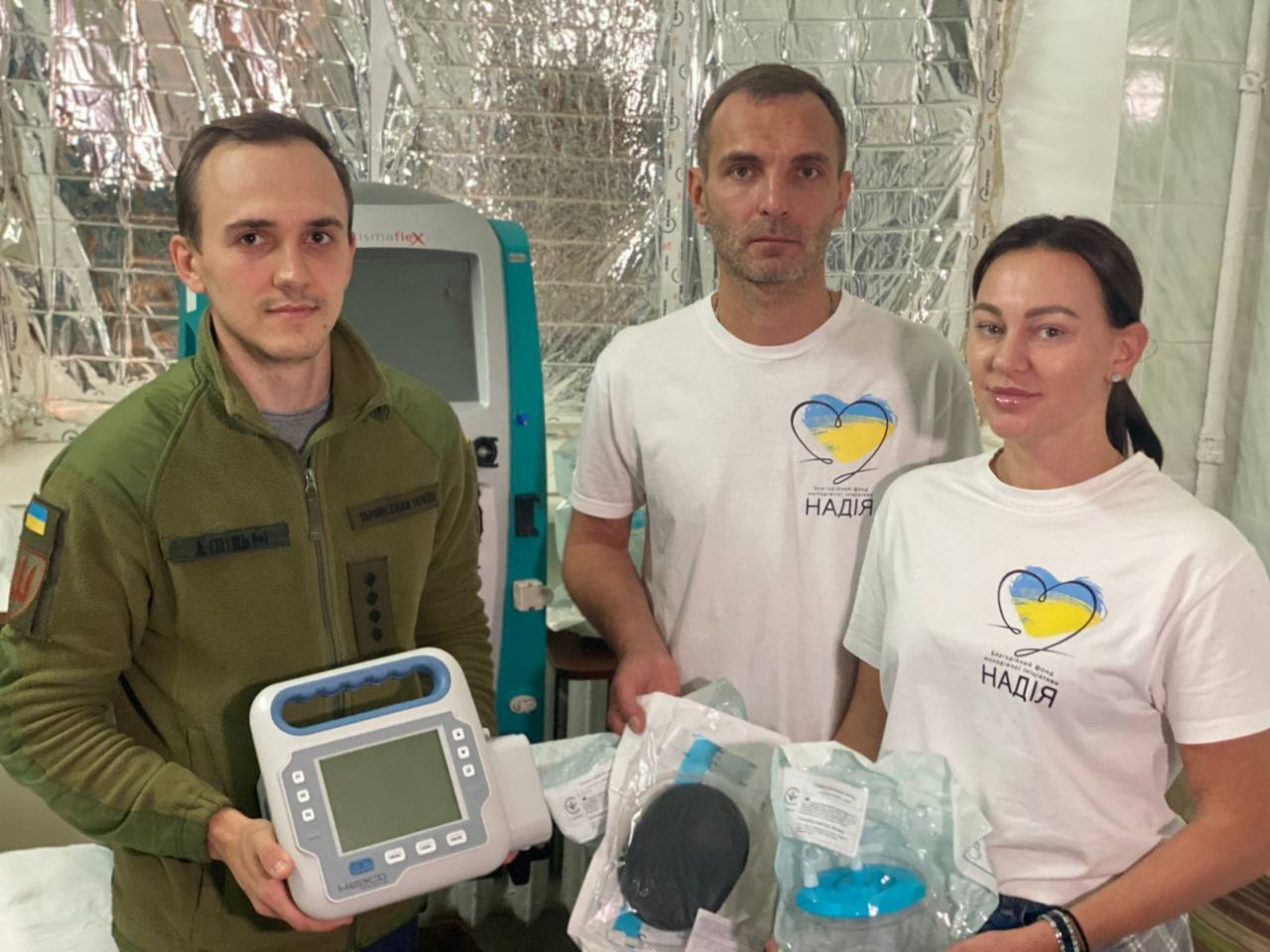 Фонди ''Надія'' та ''Рідна країна'' передали ''штучну нирку'' та хірургічний VAC-апарат військовому госпіталю Чернігова