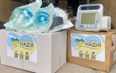 Фонди ”Надія” та ”Рідна країна” передали ”штучну нирку” та хірургічний VAC-апарат військовому госпіталю Чернігова