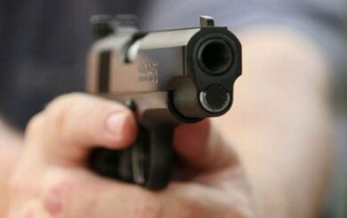 У київському укритті чоловік вистрелив у себе під час нічної атаки