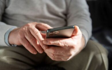 До 31 декабря включительно: как пенсионерам подтвердить личность по телефону и не потерять выплаты