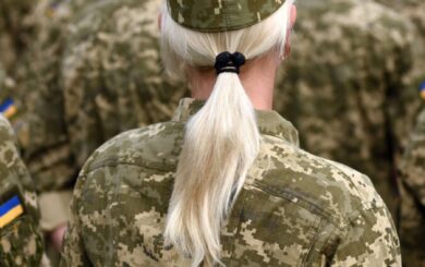 Военный учет для женщин в Украине: кому обязательно становиться и возможен ли призыв
