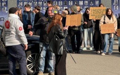 »Верните нам право выбора!»: студенты и преподаватели НУФВСУ пикетируют Минспорта (фото, эксклюзив)