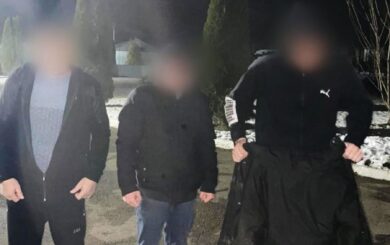 Невдала спроба перетину кордону: трьох українців врятували з крижаної Тиси