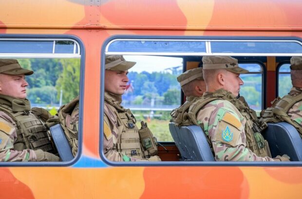 Військових, які втратили братів чи сестер на війні, можуть звільнити зі служби: законопроєкт