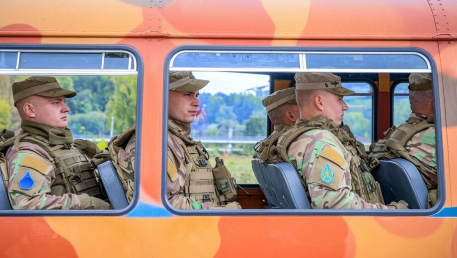 Военных, потерявших братьев или сестер на войне, могут уволить со службы: законопроект