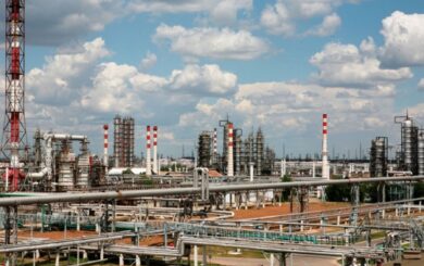 Пока россия бьет по украинским подстанциям, украинские дроны выводят из строя ее нефтезаводы.