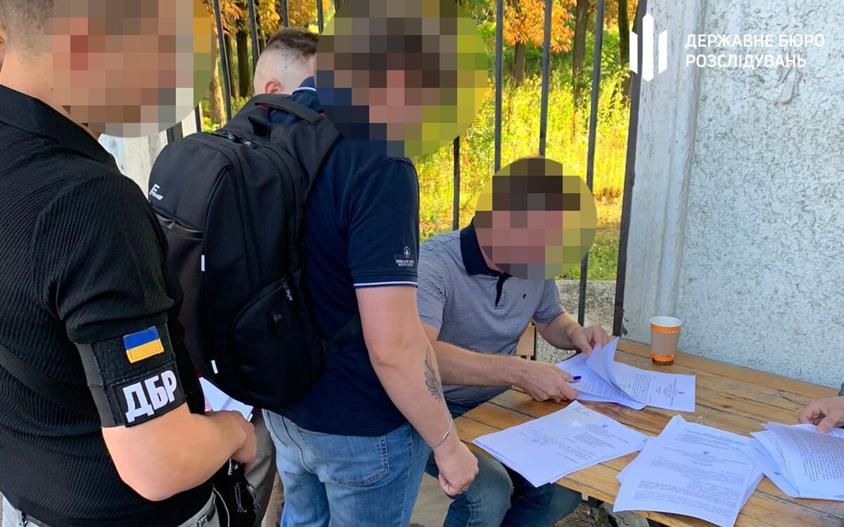 ''Солдатка'' на каблуках и ''служба'' на Сейшелах: как чиновники уклоняются от армии