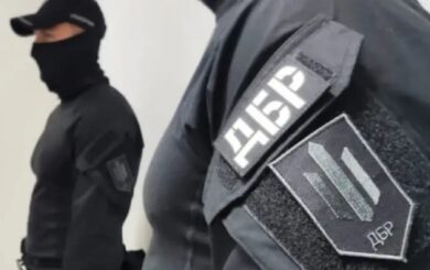 ДБР завершило расследование в отношении офицера, который брал деньги за оставление службы
