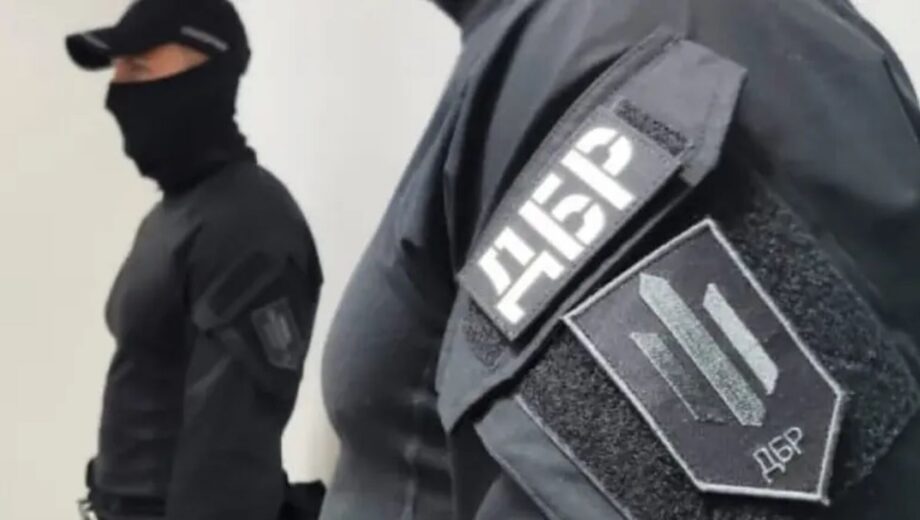 ДБР завершило розслідування щодо офіцера, який брав гроші за залишення служби