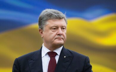 Порошенко вирішив не віддавати 55 млн боргу за оренду офісу біля Лаври і забарикадувався