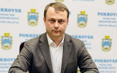 Городской голова Покровска работает механиком за границей, но декларирует зарплату в Украине