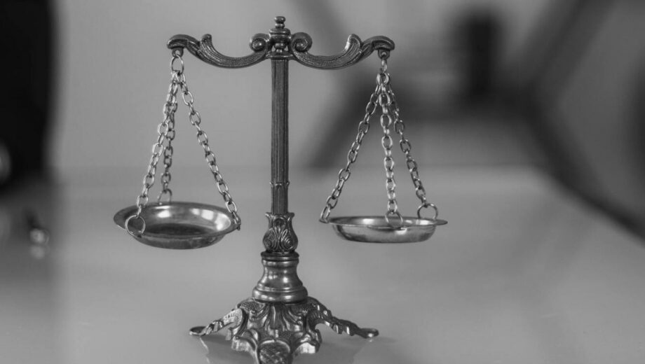 Поліцейський допомагав чоловікам перетнути кордон за 5 тисяч євро