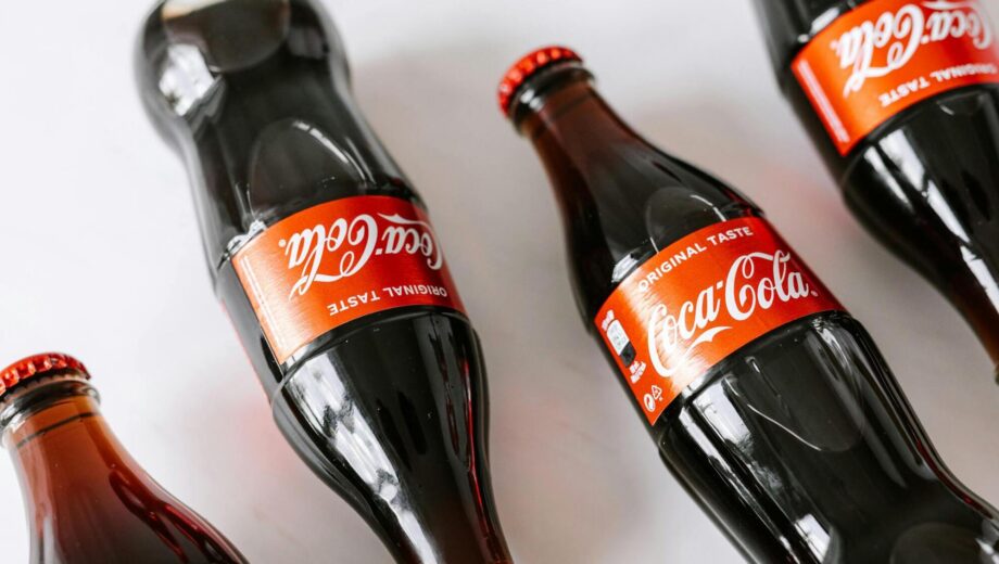 Coca-Cola відкликає продукцію в Австрії: до пляшок могли потрапити часточки металу
