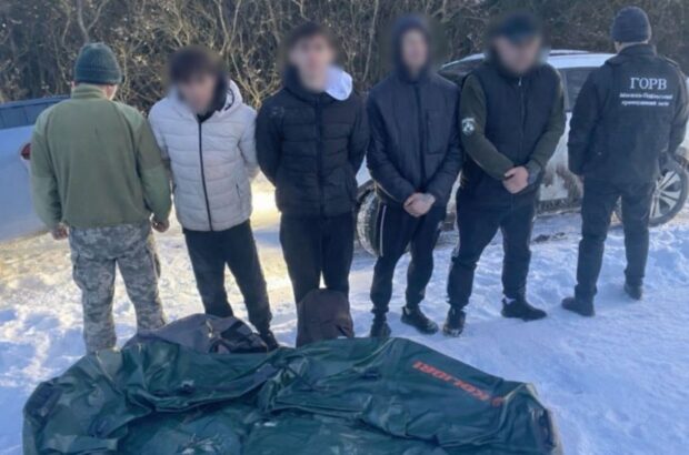 8000 долларов за побег: в Винницкой области разоблачили схему переправки через границу