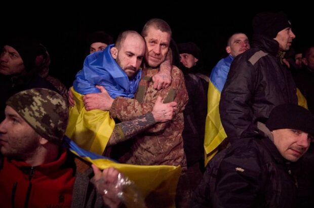 Великий обмін полоненими: додому повернулися понад 200 військових та цивільних українців