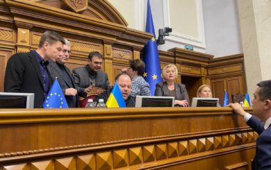 Засідання зірвали: у парламенті заблокували трибуну через нардепку Безуглу